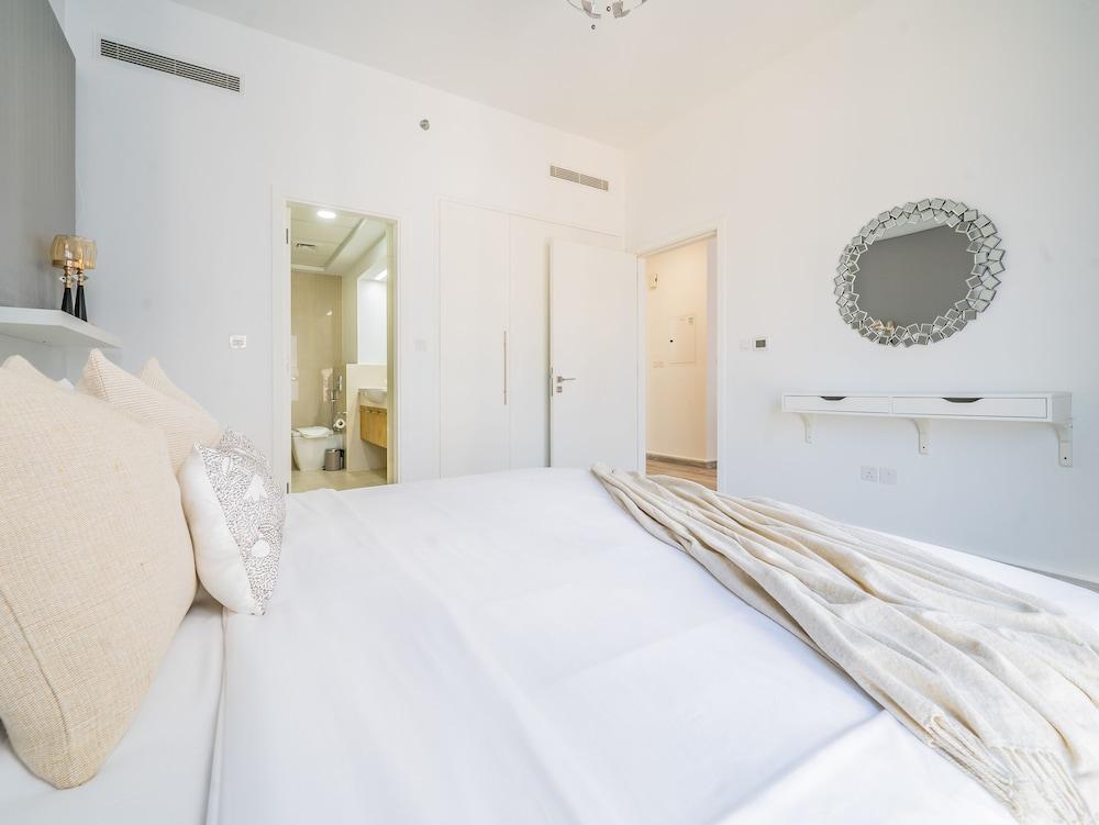 Glamorous Apt With Balcony Facing Burj Khalifa