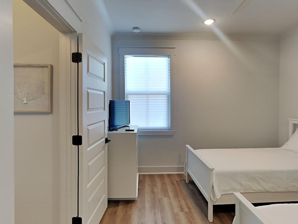 Redfish Harbor Pelican Place