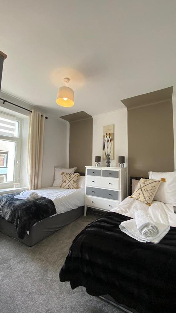 Lovely 3-bed House in Bridgend 7min From Porthcawl