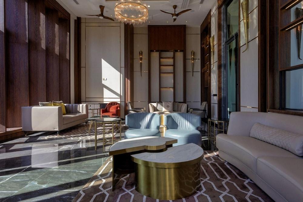 CASTLE BAYVIEW RESORT & SPA