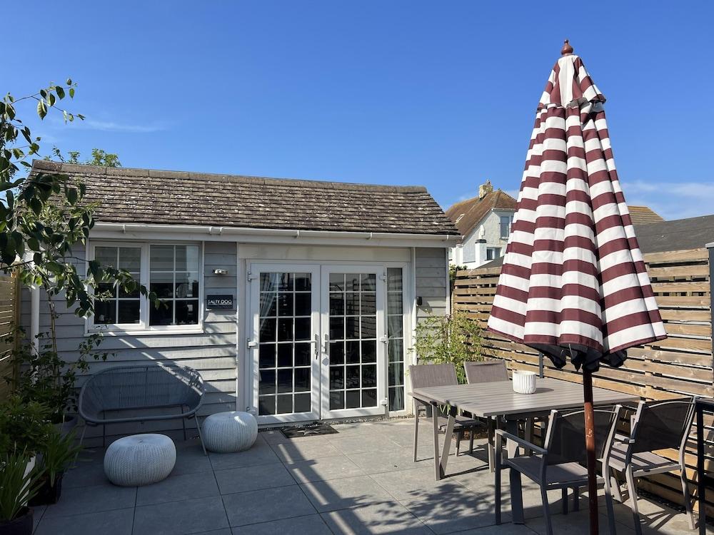 Seaside Cabin Retreat in Hayling Island