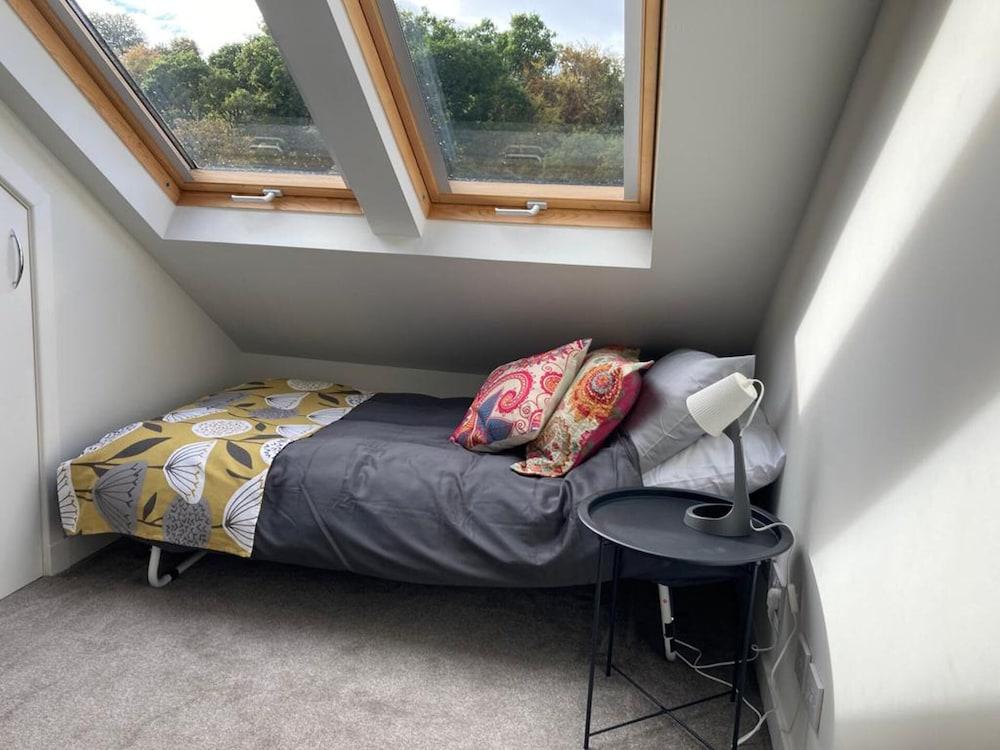 Lovely Riverside Perthshire Flat - Sleeps 8