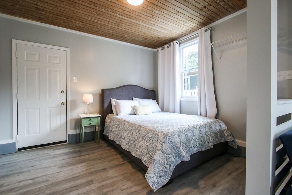 Historic Home for 7 with Apartment