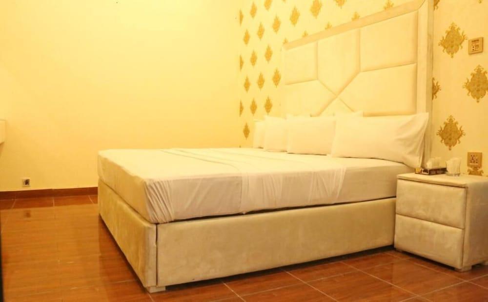 Hotel De Smart Multan