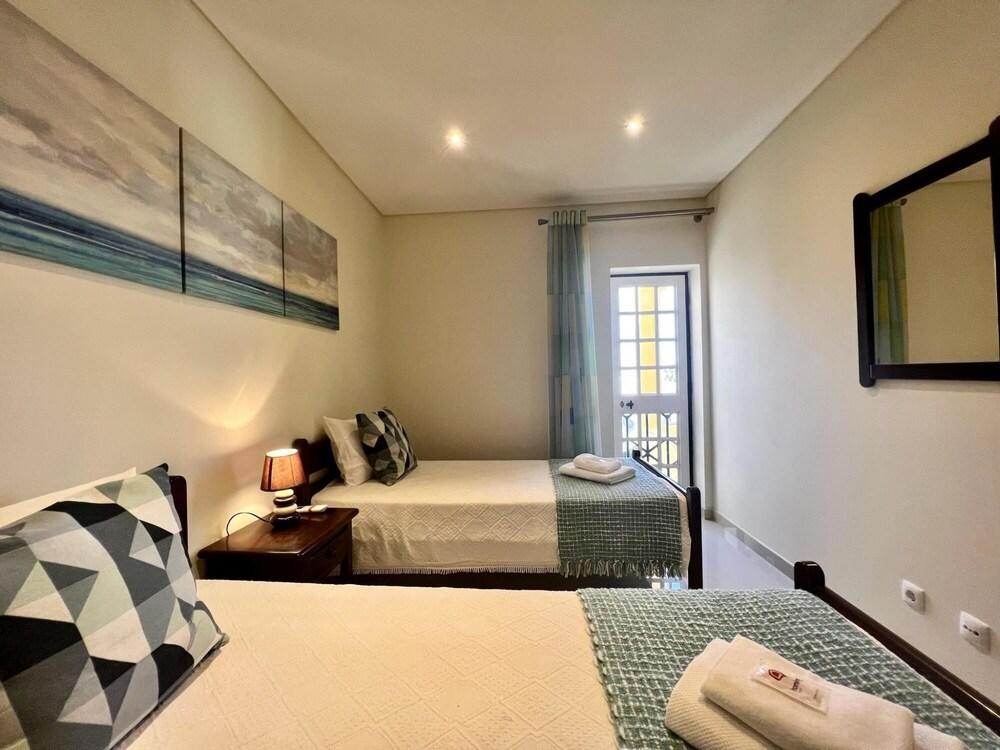 Quarteira Classic With Pool by Homing