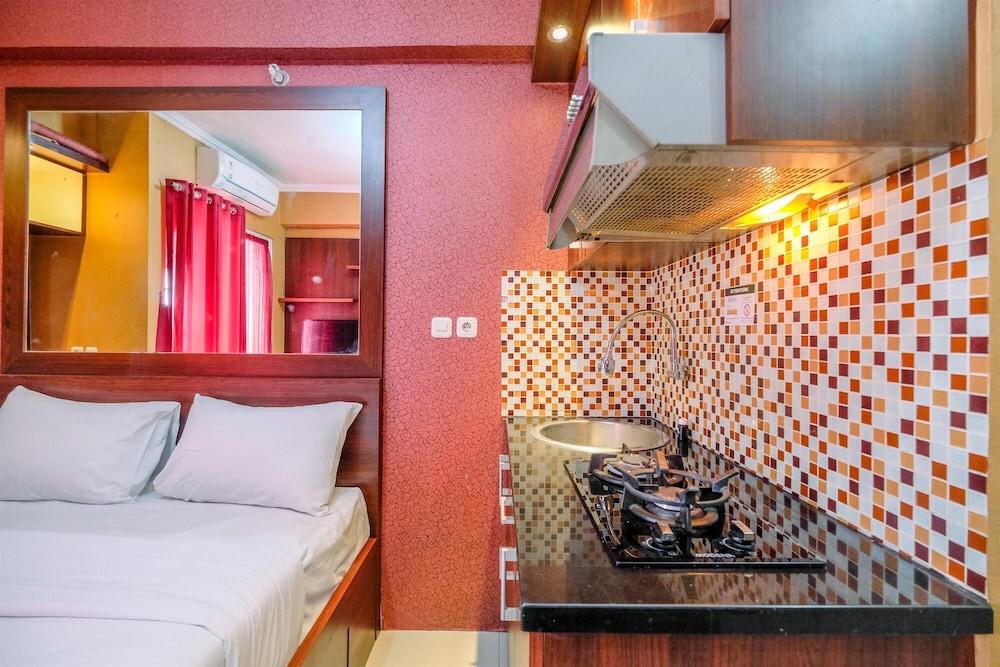 Fancy And Nice Studio At Green Pramuka City Apartment