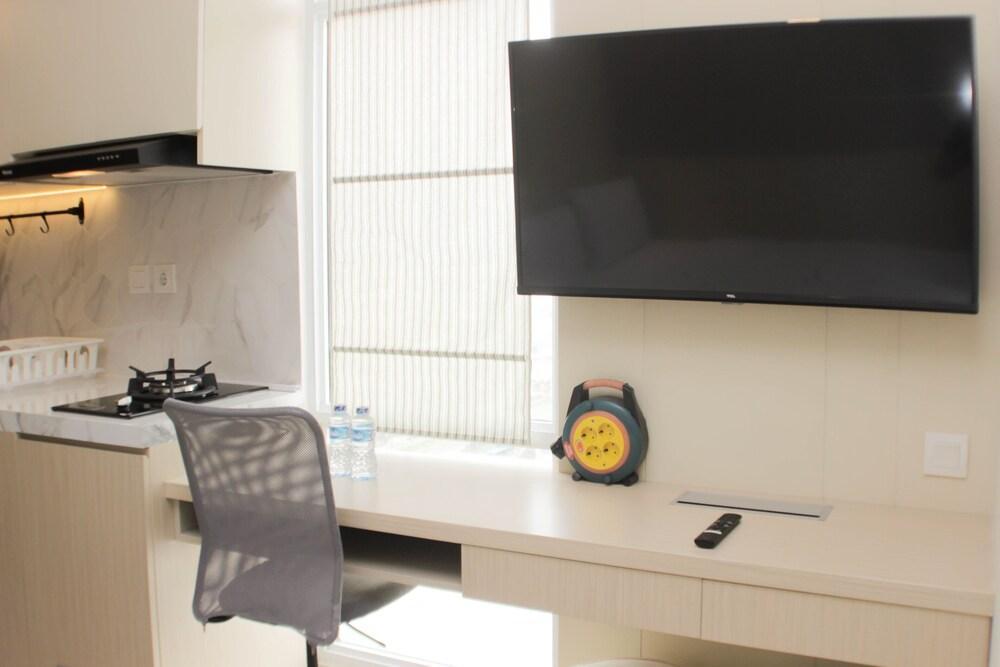 Nice And Warm Studio At Vasanta Innopark Apartment