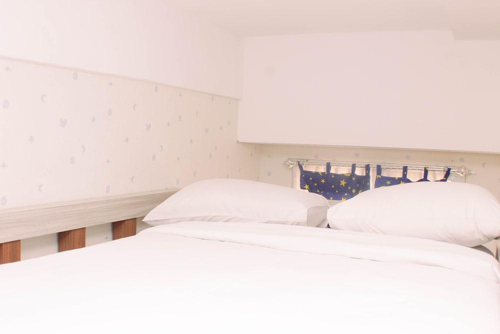 Stunning And Comfy Studio Apartment Transpark Juanda