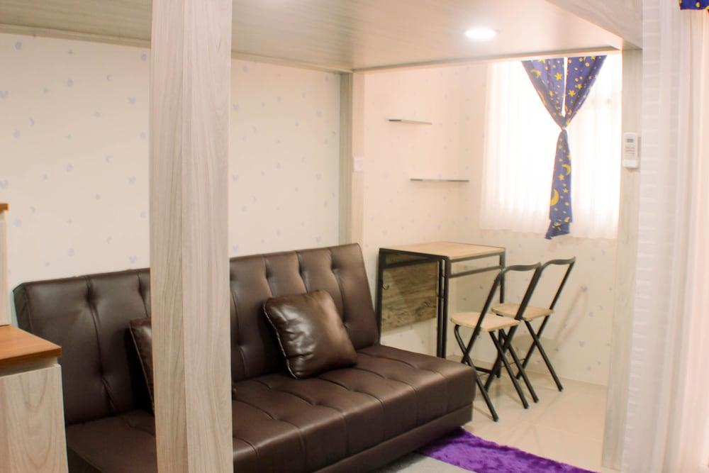 Stunning And Comfy Studio Apartment Transpark Juanda