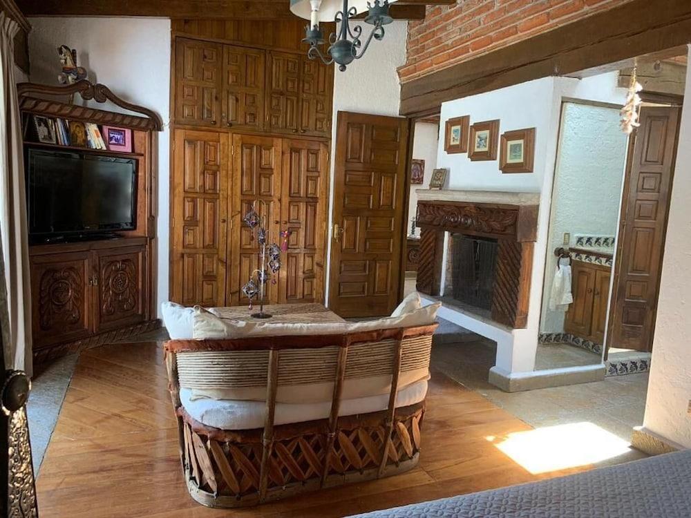 Rustic House With Excellent Finishes Very Comfortable