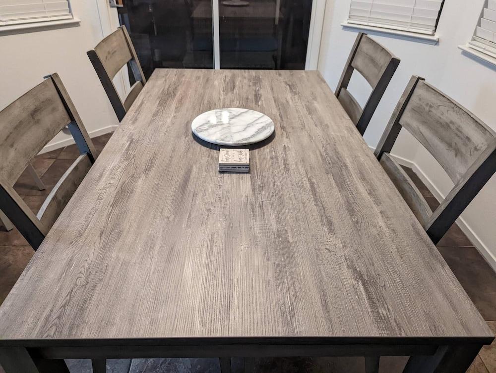 Cactus Suite Bright Open Space, Modernized Home