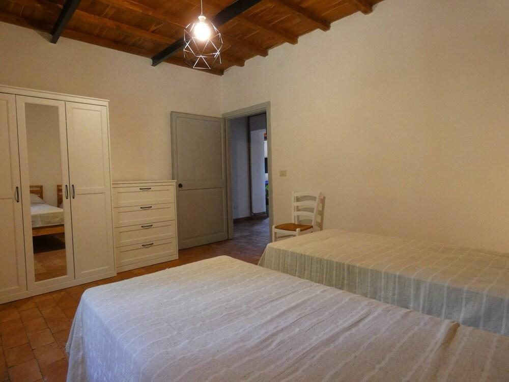 Scappo In Umbria, Casale Vallenea