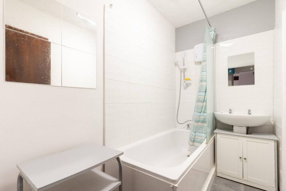 Authentic London - Four Bedroom Victorian House