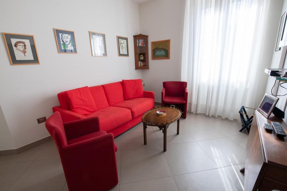 Via Cardinale de Luca