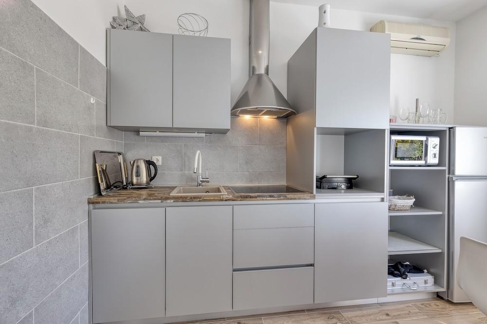 Pool And Garden Apartment Happy Sound