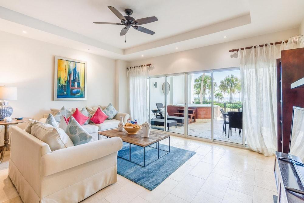 Classy Aquamarina apt Beachfront w Jacuzzi 6AB