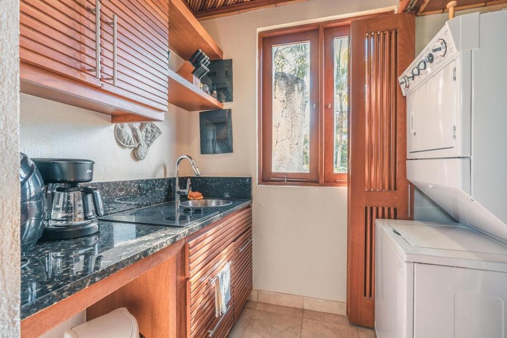 Tropical Villa With Pool at Green Village B843