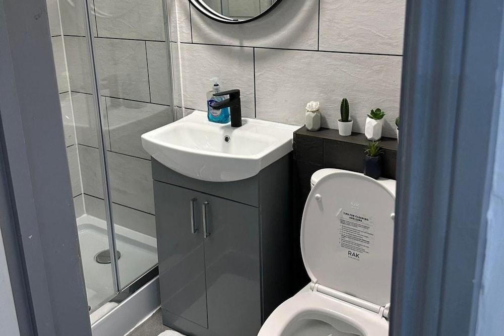 Studio Sleeps 3 - Outdoor Space - Pet Friendly