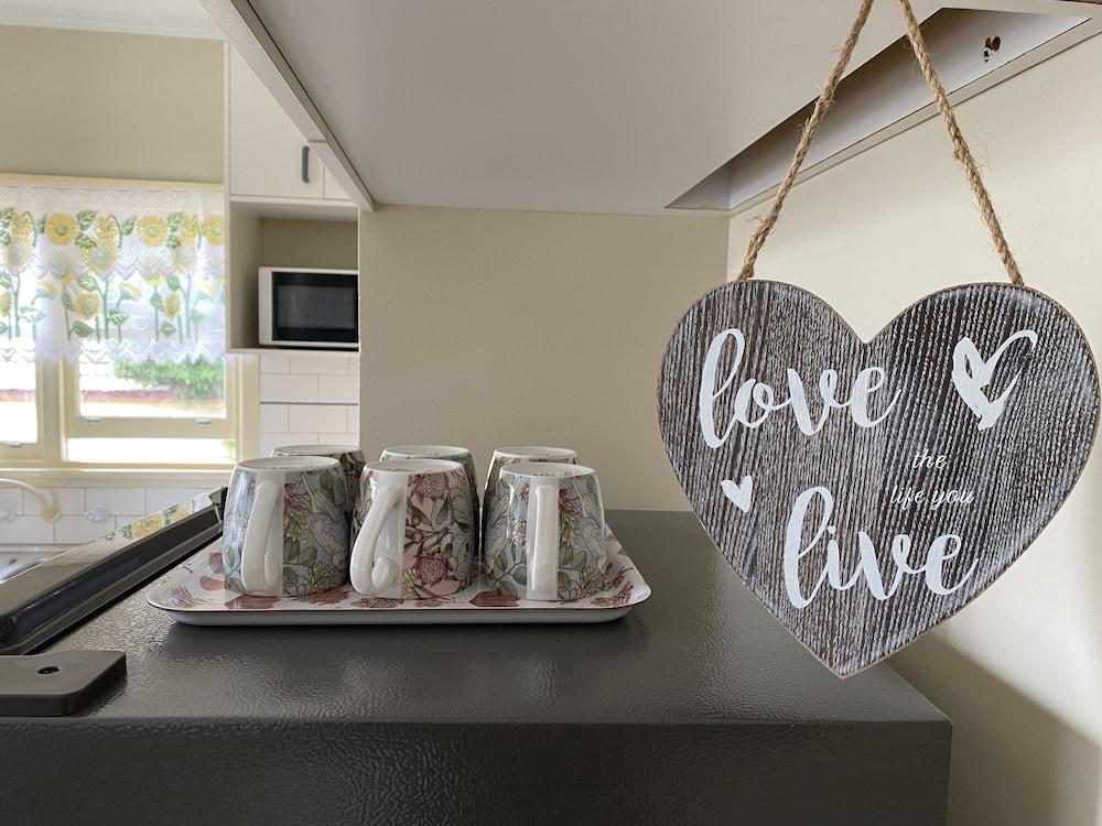 Mitcham train station  2 bedrooms unit