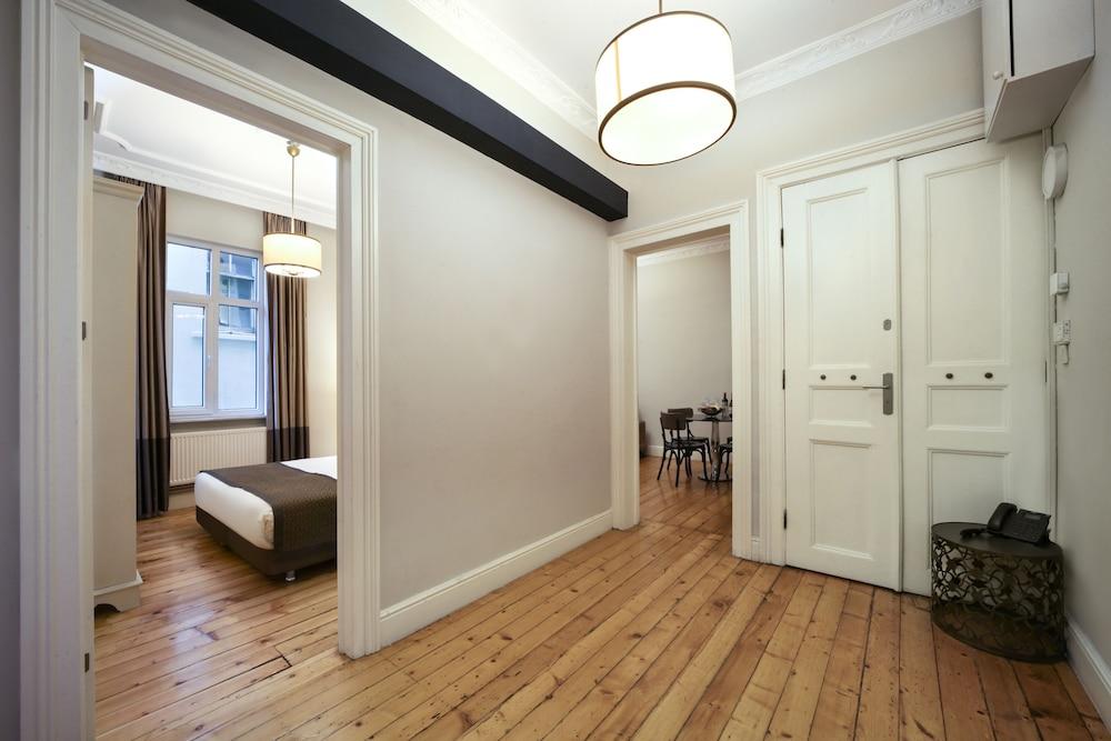 Meroddi Galata Flats