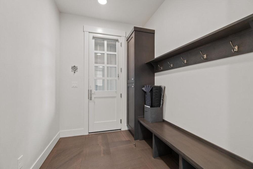 Stone 5 Bedroom Home by RedAwning