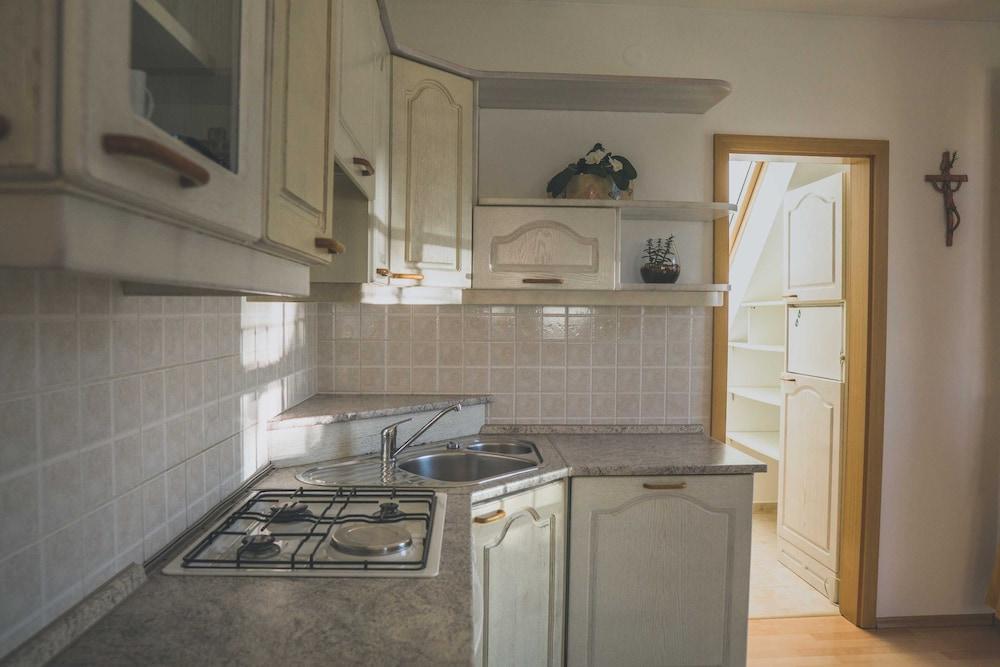 Apartment Amak With Free Onsite Parking