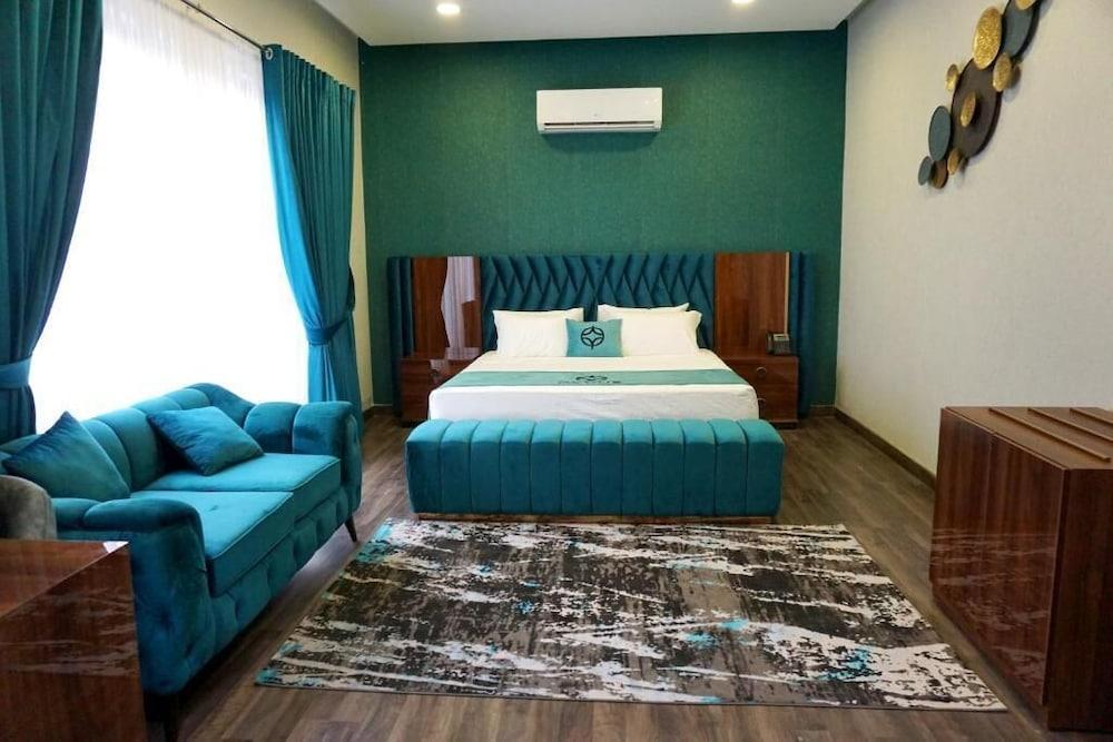 OXVUE Boutique Hotel