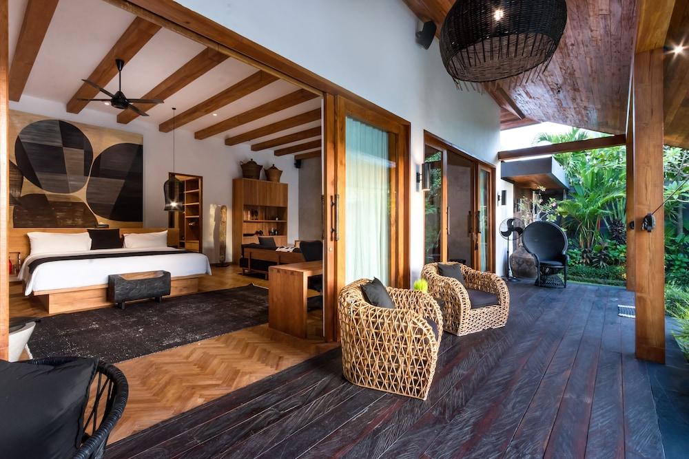 Villa Wolfe by Villa Finder