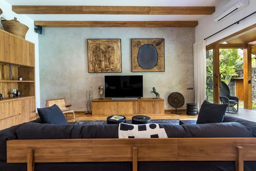 Villa Wolfe by Villa Finder