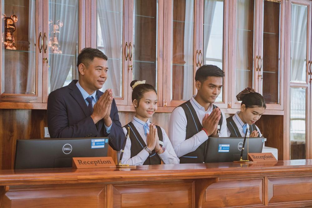 Sea Breeze Hotel & Villa