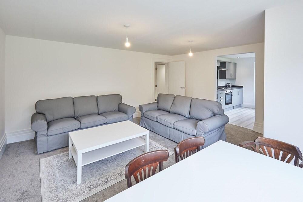 Host Stay Forest Close