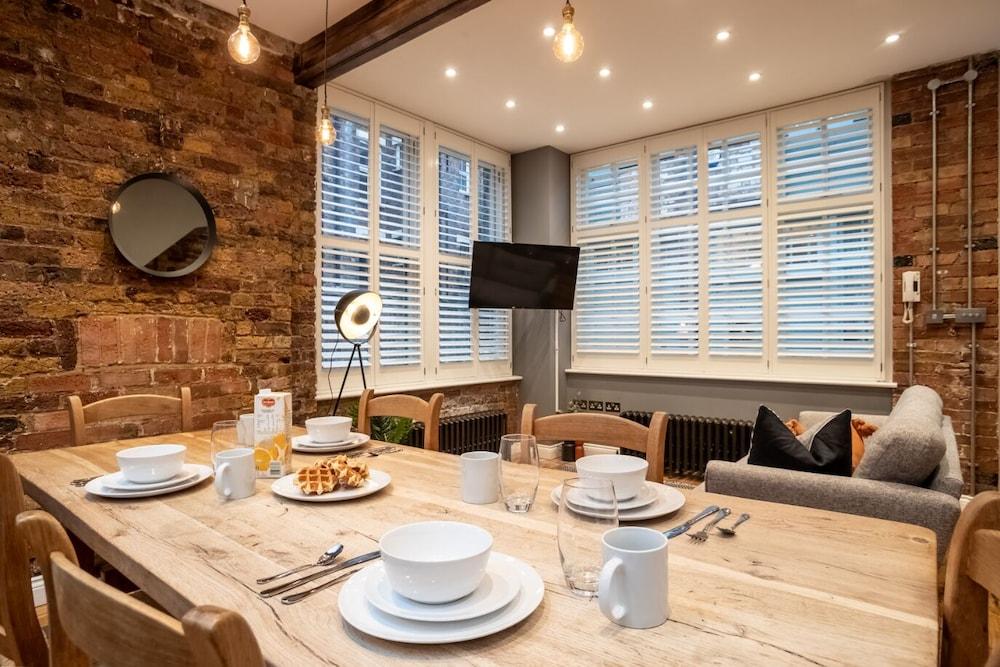 2 Bedroom Apt Bethnal Green Yard View