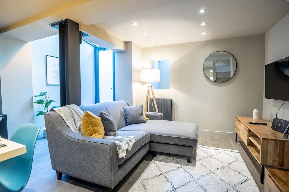 Luxe Pristine 2BR near Buckingham Palace