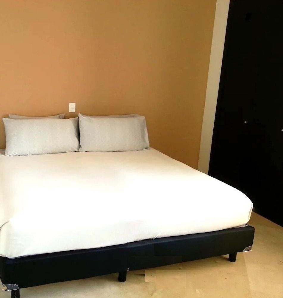 CONDO BAL BY TRVL2HM