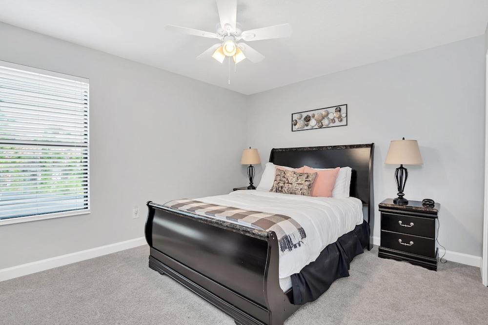 Vibrant Home With Spacious Pool!#6st5504