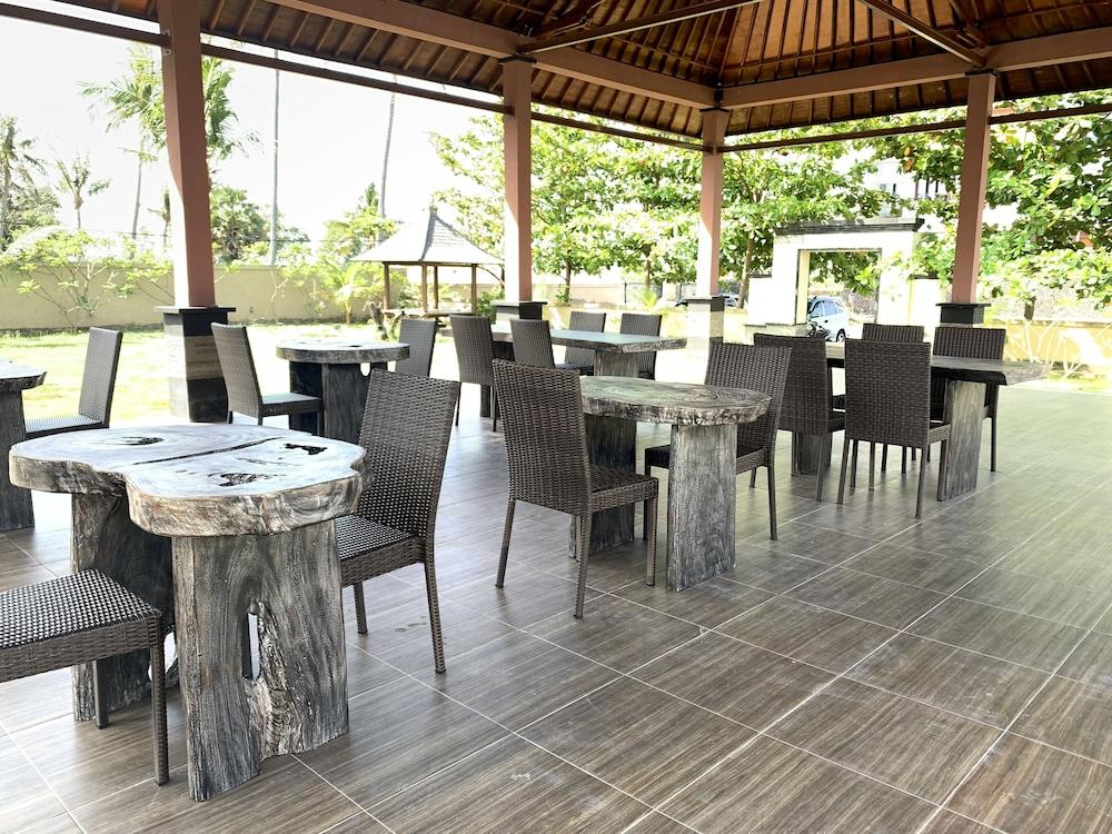 Ariana Beach Resort Amed - Bali