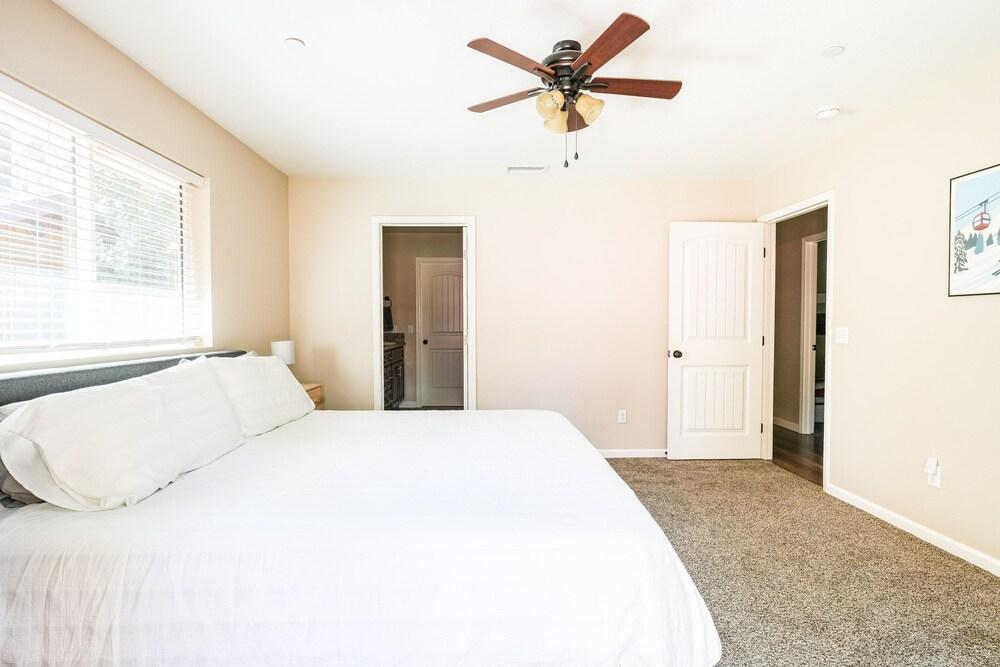 14 - Cedar Crest 3 Bedroom Home by Redawning