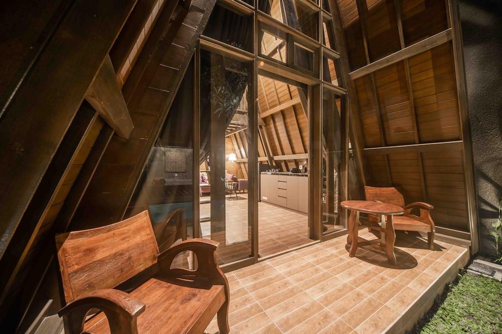 Rumah Kayu Tatiya Villa