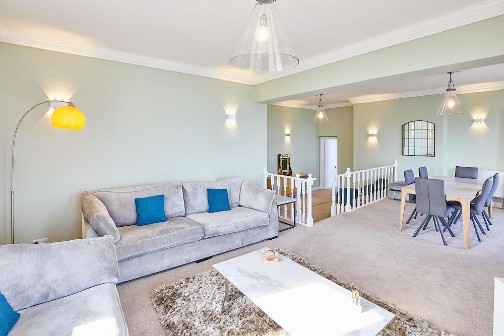 Host Stay 4 Metropole Towers