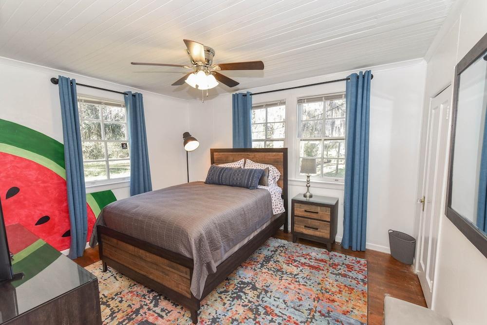 Summertime Pet-friendly 30 min Savannah
