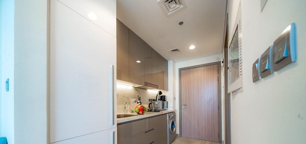 KOHH – Studio in Farhad Azizi