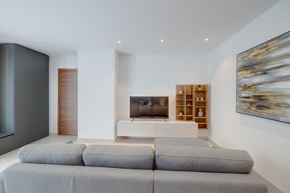 Luxury 2BR Apartment in Portomaso