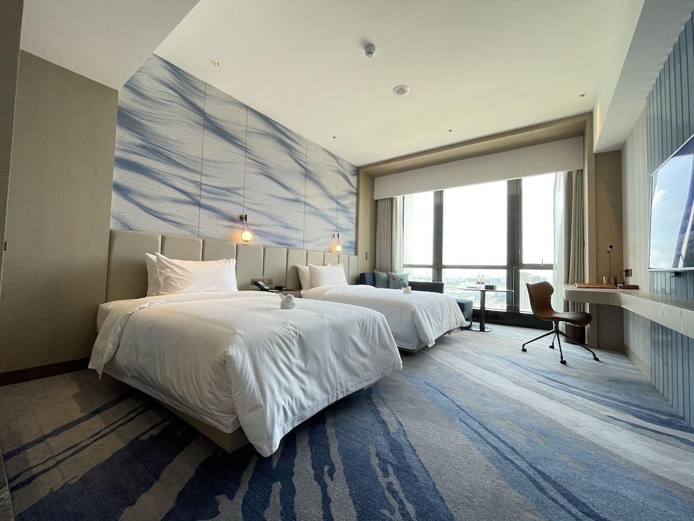 White Swan VYV Hotel