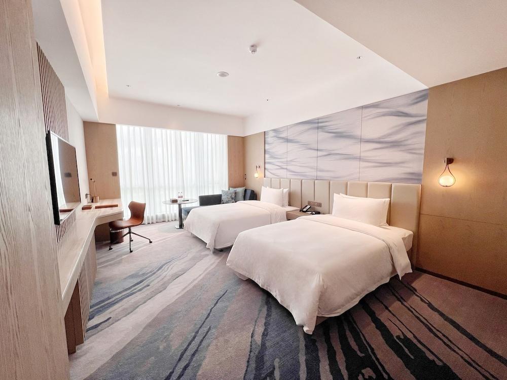 White Swan VYV Hotel