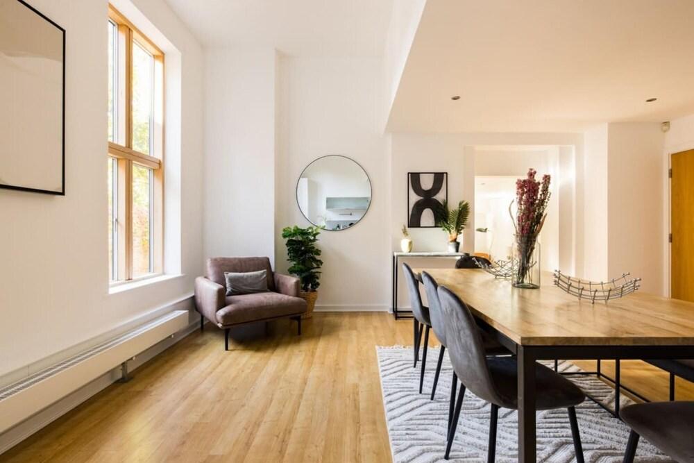 The Clapham - Captivating 2bdr With Garden Parking