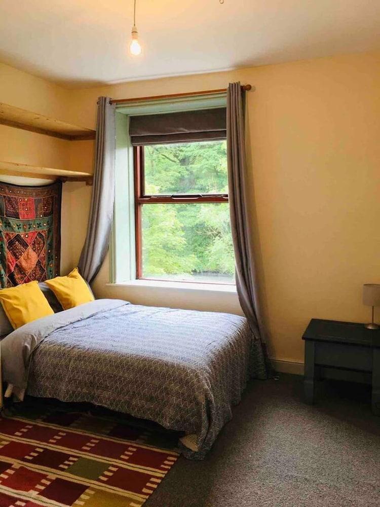 Spacious Riverside Home, 3 Bedrooms, Hebden Bridge