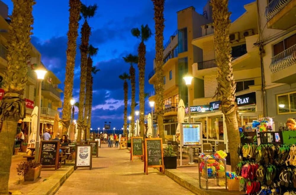 Studio - Sleeps 2 - Balcony - 5 Min Walk To Beach