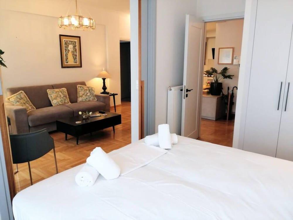 Elegant apartment in Acropolis