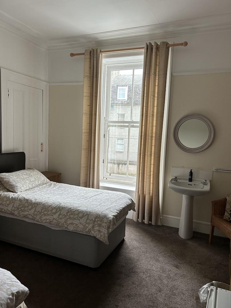 Roselodge Guest House