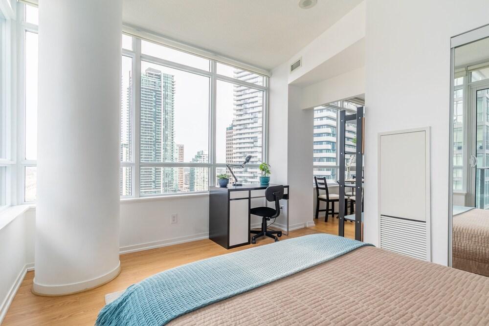 Marvelous Maple Leaf Square